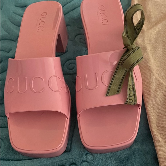 Gucci Pink Mules with Green Accent - Picture 1 of 8